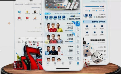 球员阴影下足球静止 空荡看台凝视这场未竟